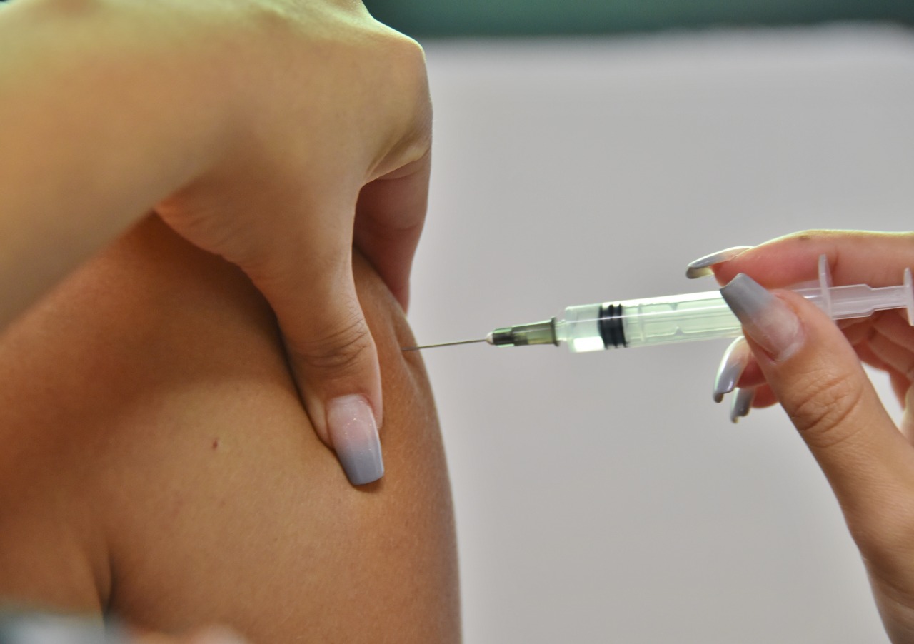 São Gonçalo vacina grupos prioritários contra gripe neste sábado