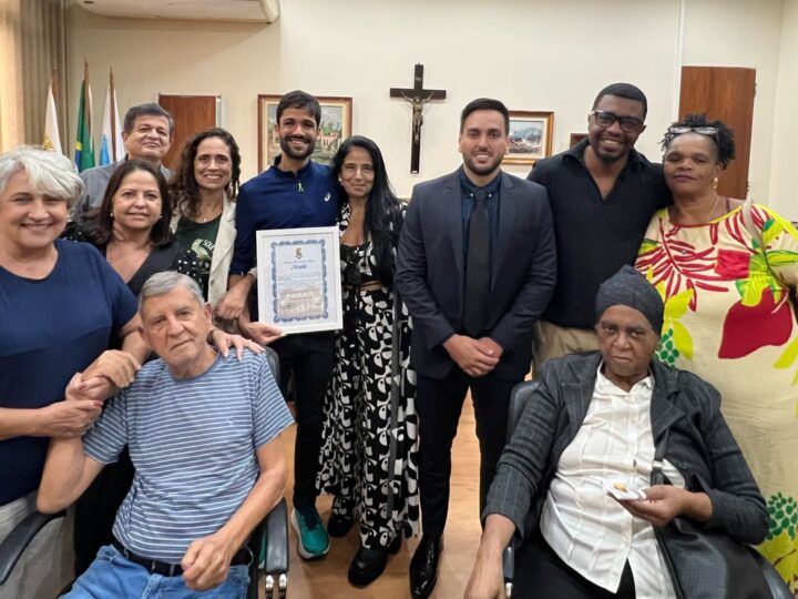 Vereador Morett homenageia atleta Pedro Arieta por atitude humana na Maratona de Boston
