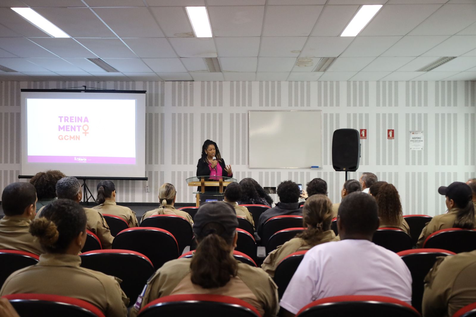 Prefeitura de Niterói capacita 33 guardas municipais sobre direitos das mulheres