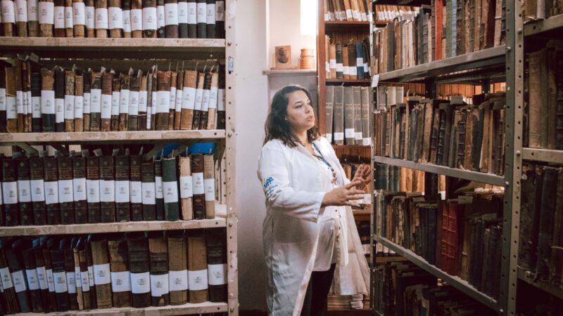 Biblioteca da Casa de Cultura Heloísa Alberto Torres avança na informatização de seu acervo histórico