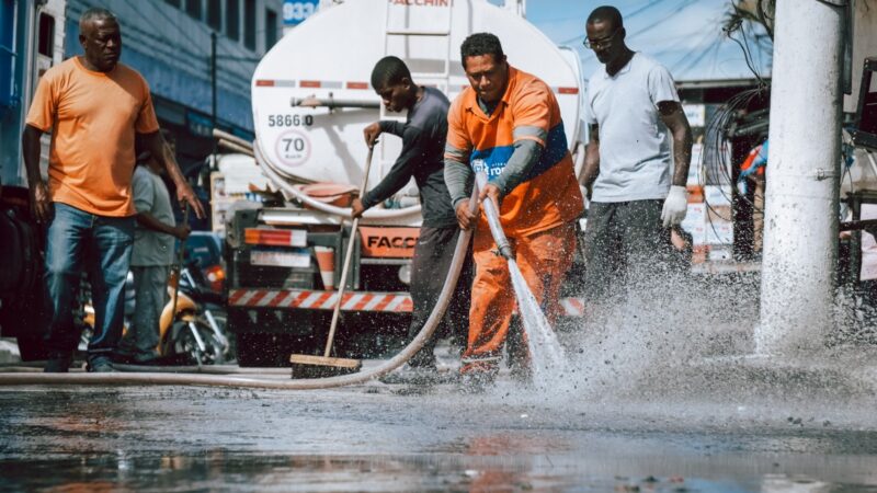 Comércio Popular de Manilha inicia funcionamento com ações de limpeza e ordenamento urbano