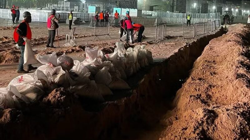Organização do show de Lady Gaga cava buracos na areia para proteger palco no Rio