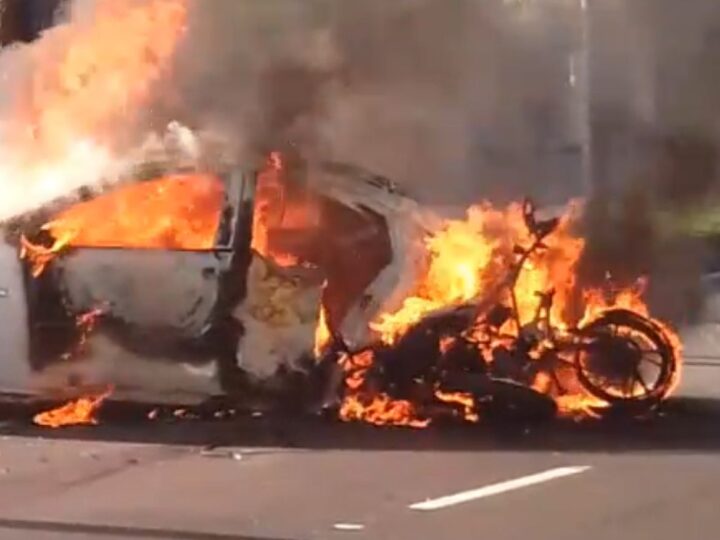 Grave acidente em Niterói: carro pega fogo após batida com moto e deixa vítima em estado crítico
