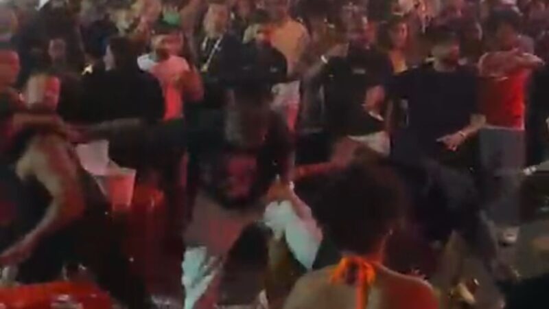 Confusão em show de pagode em São Gonçalo termina com pancadaria e apreensão de armas de policiais