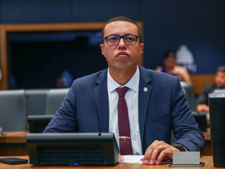 Douglas Gomes retorna à Alerj e mira disputa por vaga na Câmara Federal em 2026