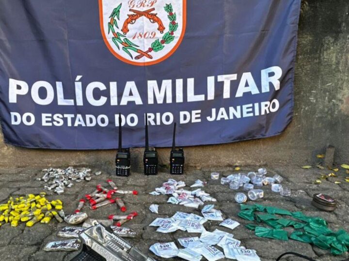Polícia Militar apreende drogas e arma na comunidade do Pé Pequeno, em Niterói
