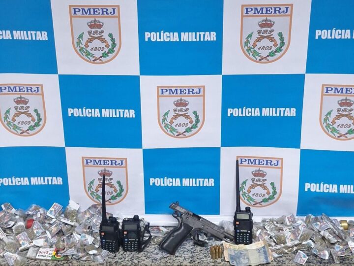 Presos em flagrante por tráfico de drogas na Comunidade da Galinha, em Niterói