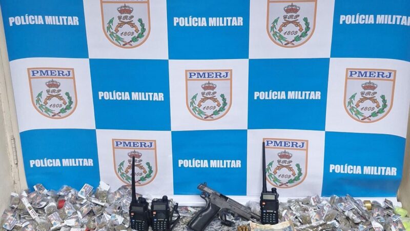 Presos em flagrante por tráfico de drogas na Comunidade da Galinha, em Niterói