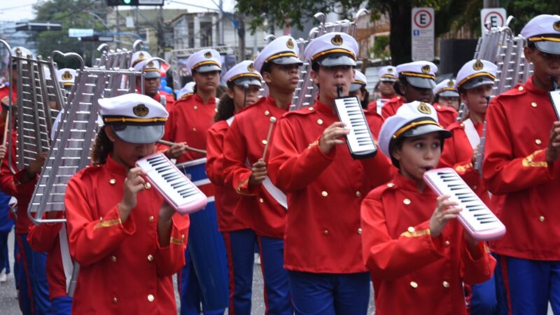 Desfile cívico celebra os 211 anos de Maricá com participação ativa das escolas da rede municipal