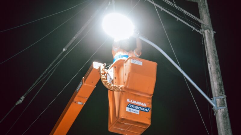 Prefeitura de Itaboraí intensifica modernização da iluminação pública com instalação de mais de 500 luminárias de LED na Avenida São Miguel
