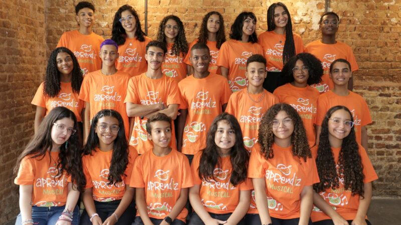 Orquestra de Sopros e Coro Juvenil do Programa Aprendiz Musical apresentam músicas de Rita Lee no Theatro Municipal de Niterói