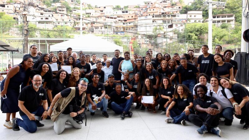 Território da Juventude encerra primeira turma com 50 jovens no Complexo do Viradouro