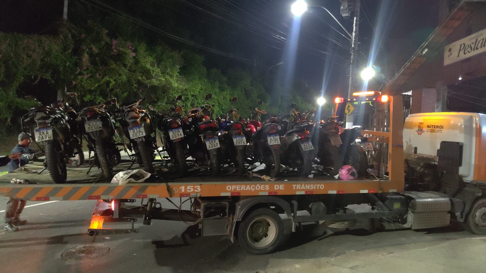 Operação conjunta entre PM, Detran e Guarda Municipal apreende motos e aplica dezenas de multas em Niterói