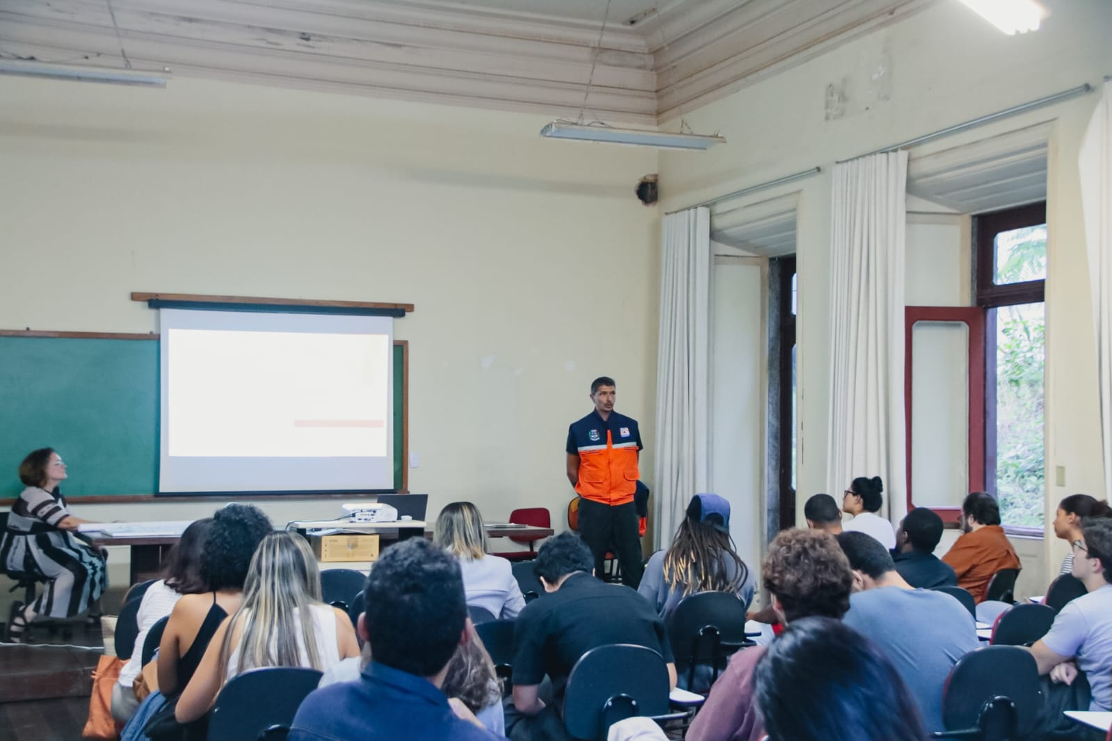Prefeitura de Maricá apresenta projetos de infraestrutura urbana para estudantes da Universidade Federal Fluminense