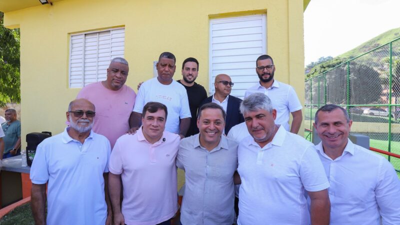 Rodrigo Neves participa da reabertura do campo da Palmeira, no Fonseca