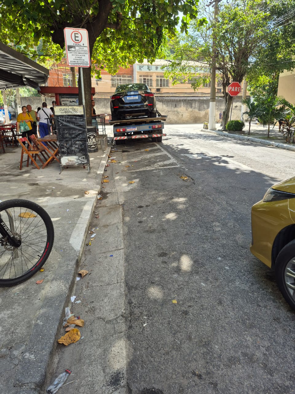 Prefeitura de Niterói remove carros abandonados das ruas da cidade