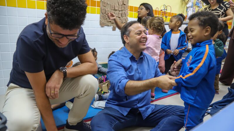 Estudantes da rede municipal de Niterói começam a receber uniformes de inverno