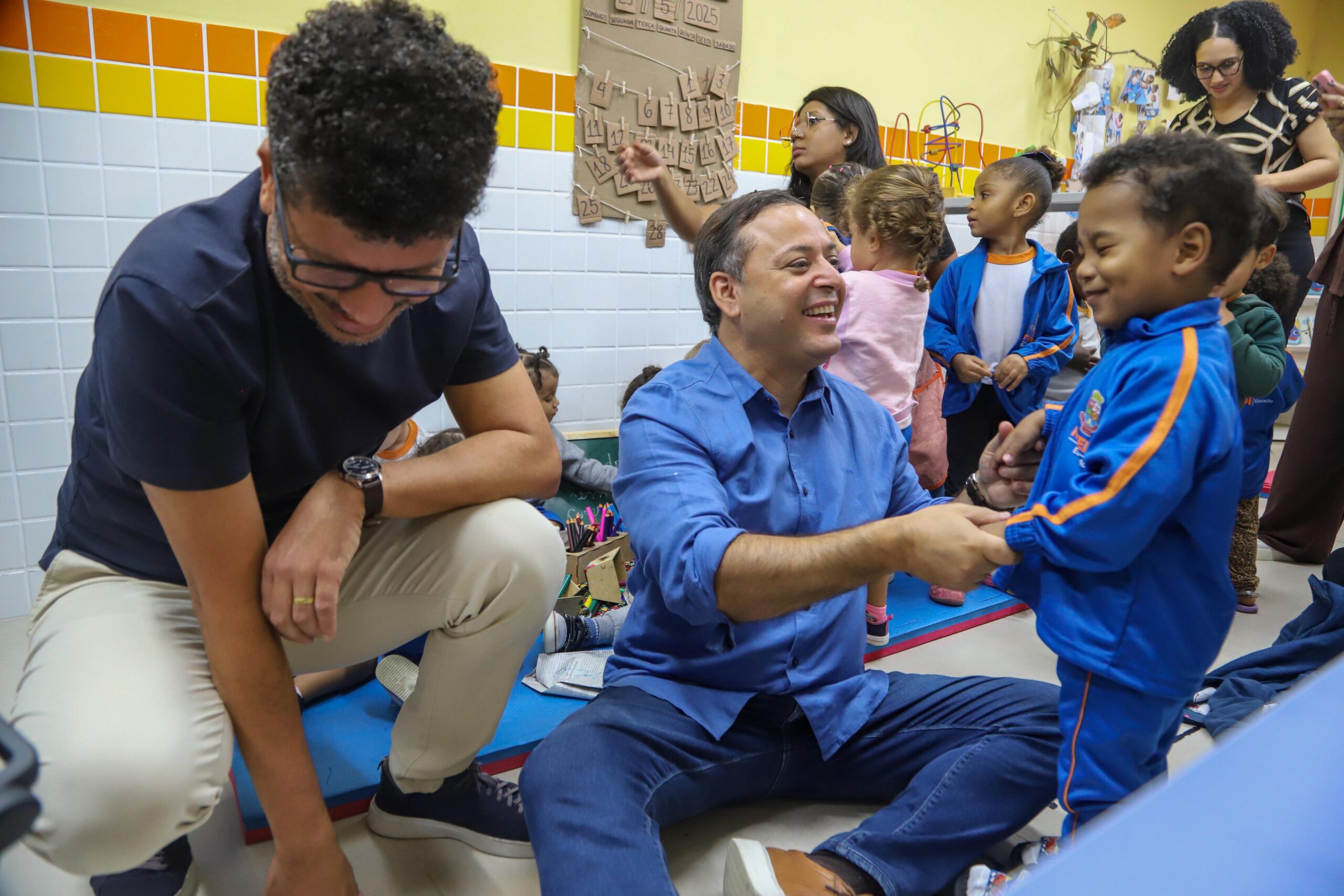 Estudantes da rede municipal de Niterói começam a receber uniformes de inverno