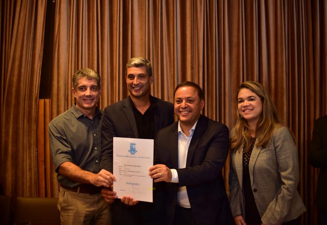 Rodrigo Neves sanciona lei que cria o Fundo de Desenvolvimento Imobiliário do Centro de Niterói