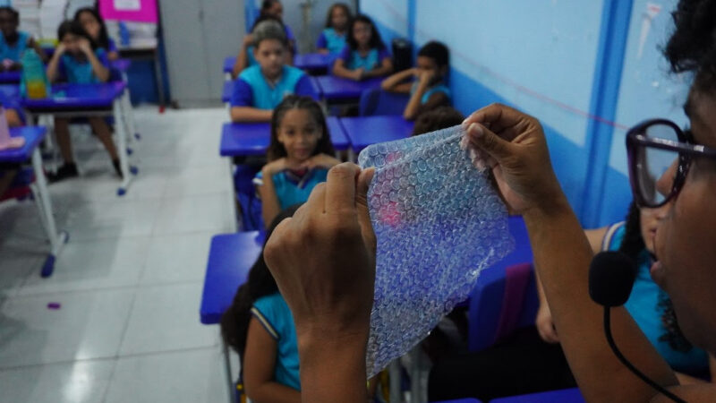 Alunos de escola municipal na Amendoeira aprendem sobre reciclagem