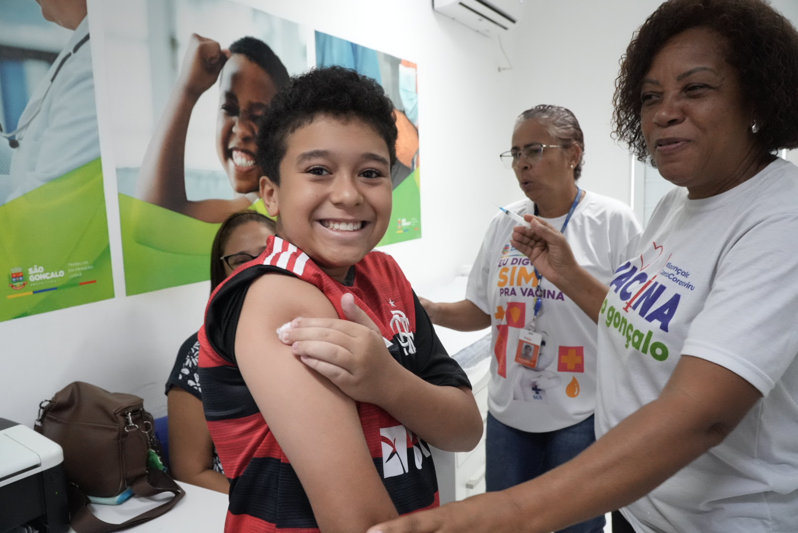 Gonçalenses participam do Dia D de vacinação contra a gripe neste sábado (10)