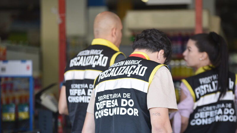 Procon Maricá descarta 200 quilos de alimentos e interdita setores de mercado por falta de higiene