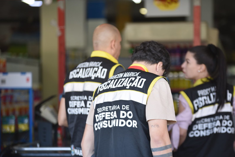 Procon Maricá descarta 200 quilos de alimentos e interdita setores de mercado por falta de higiene