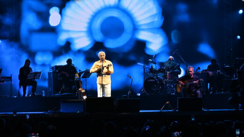Paulinho da Viola emociona em show histórico em Niterói com mais de cinco mil pessoas