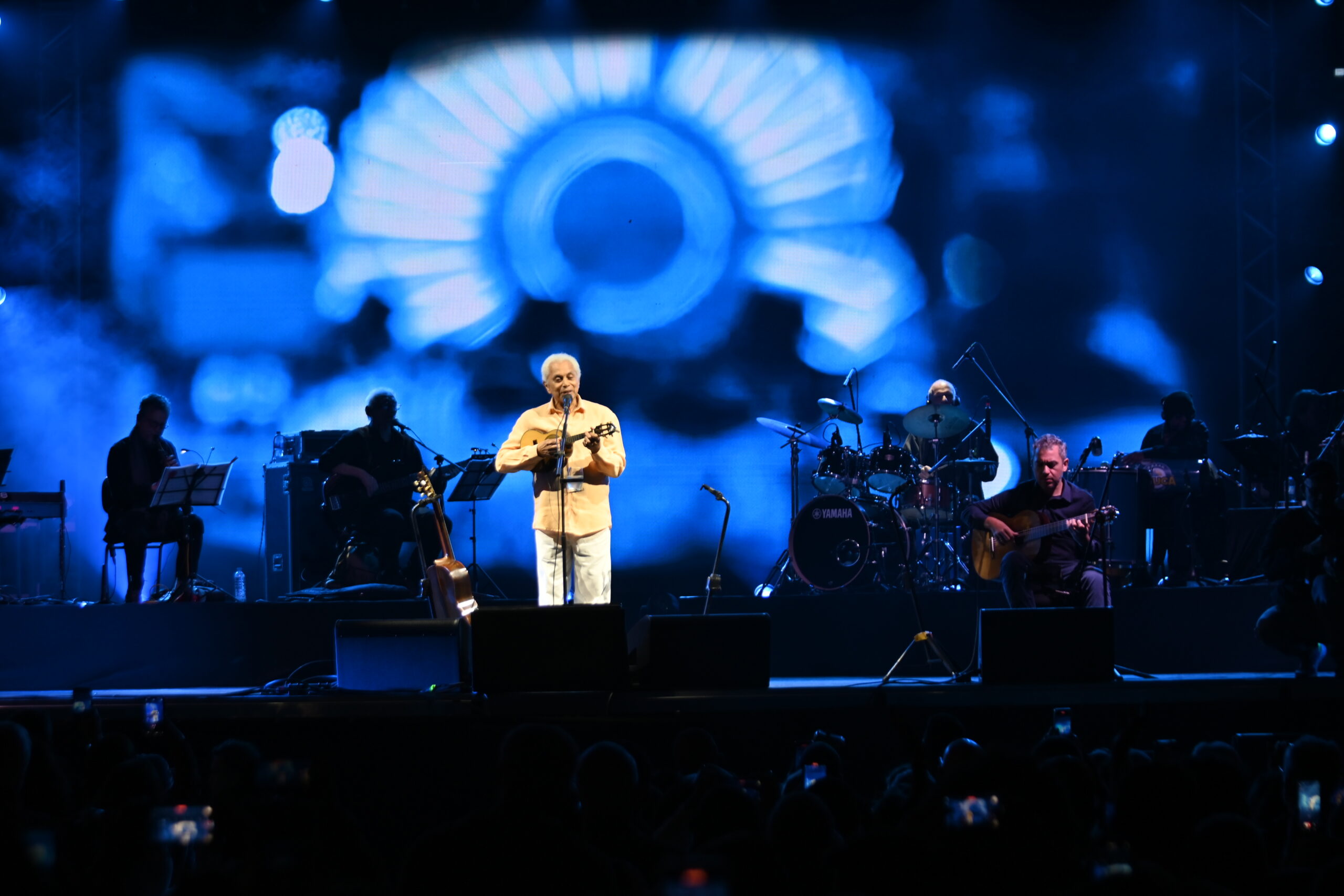 Paulinho da Viola emociona em show histórico em Niterói com mais de cinco mil pessoas