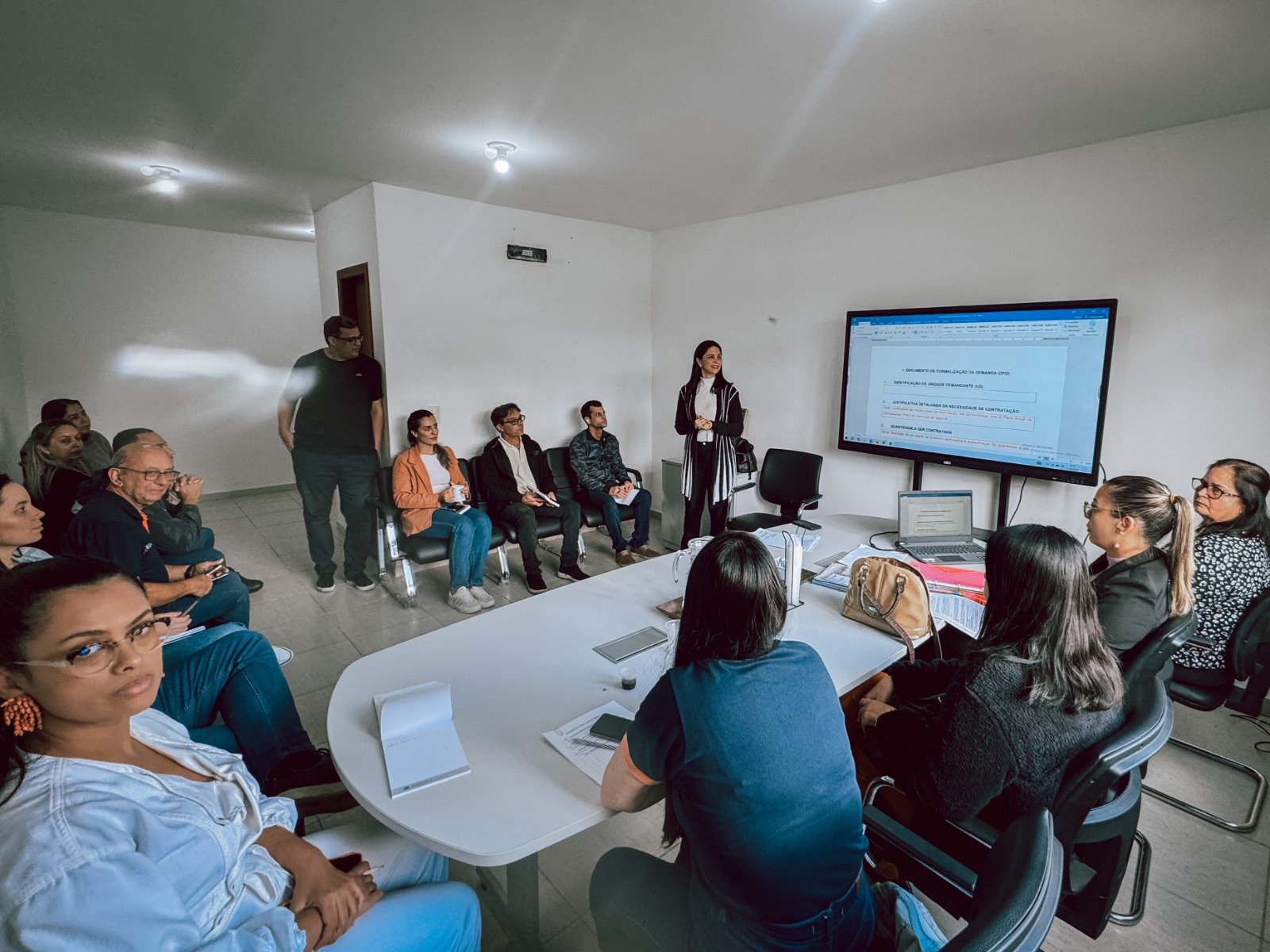 Controladoria Geral do Município segue com o programa “CGM Presente” e realiza visita técnica à Secretaria Municipal de Educação