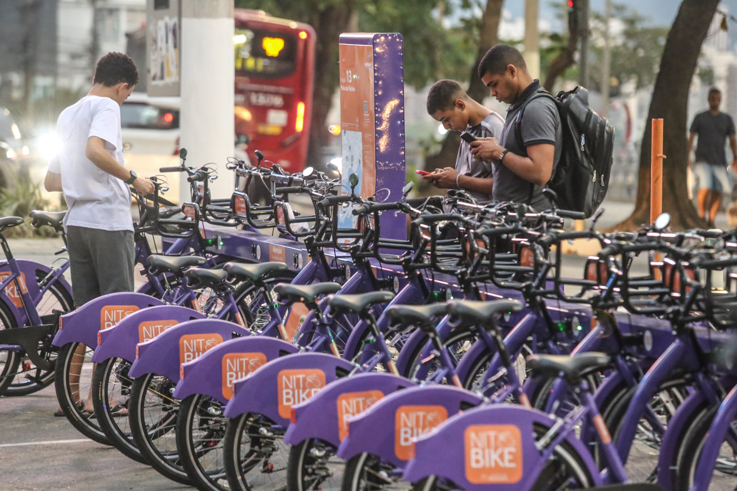 Programa NitBike bate marca de 1 milhão de viagens entre adultos e mais de 800 mil com as bikes mirins