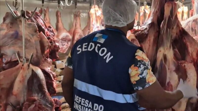 Mais uma casa de carnes é interditada em Niterói por alimentos impróprios