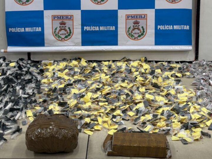 Polícia Militar apreende mais de 2 mil drogas na comunidade do Marítimo, em Niterói