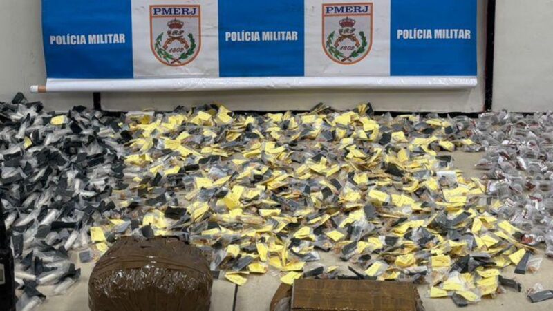 Polícia Militar apreende mais de 2 mil drogas na comunidade do Marítimo, em Niterói