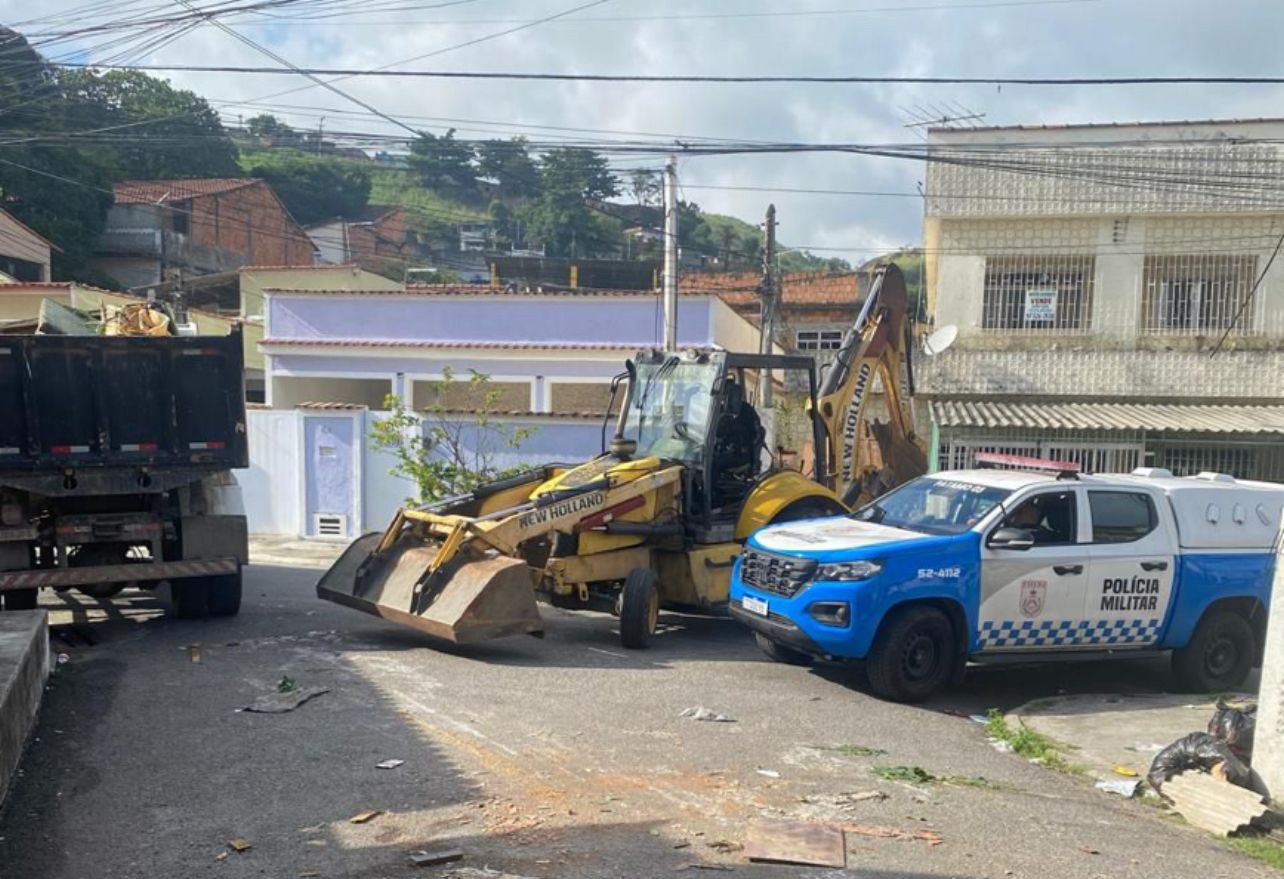Operação retira 8 toneladas de barricadas em comunidade de São Gonçalo