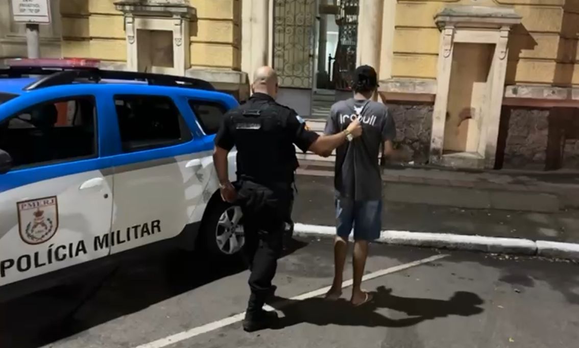 Polícia Militar prende foragido da Justiça durante operação em Niterói