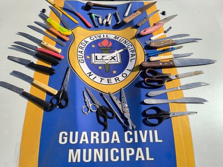 Guarda Municipal apreende grande quantidade de facas em área invadida no Centro de Niterói