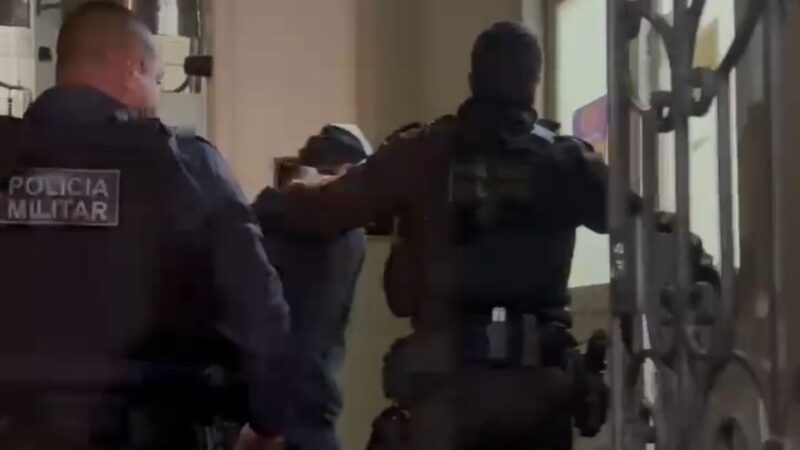 Homem é preso após roubar carro e aplicar golpe com máquina do Mercado Pago no Centro de Niterói