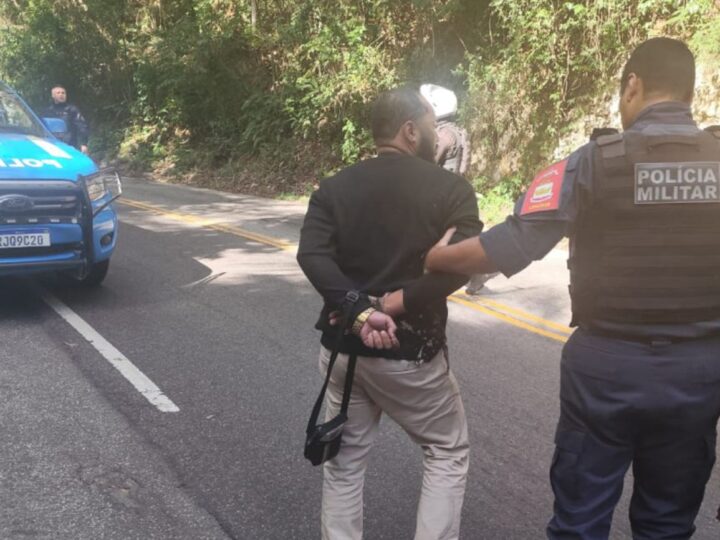 Polícia Militar captura suspeito de série de assaltos em Maricá com moto usada nos crimes