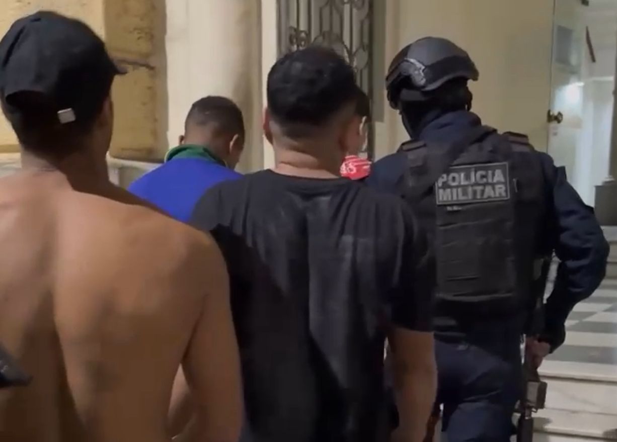 Golpe no tráfico! Polícia prende quatro criminosos e apreende grande quantidade de drogas no Centro de Niterói