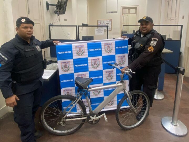 Homem em situação de rua é preso após furtar bicicleta no Centro de Niterói