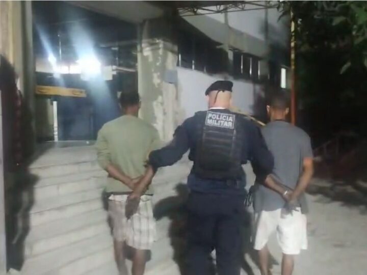 Dupla em situação de rua é presa após furtar esquadrias de alumínio em Santa Rosa, Niterói