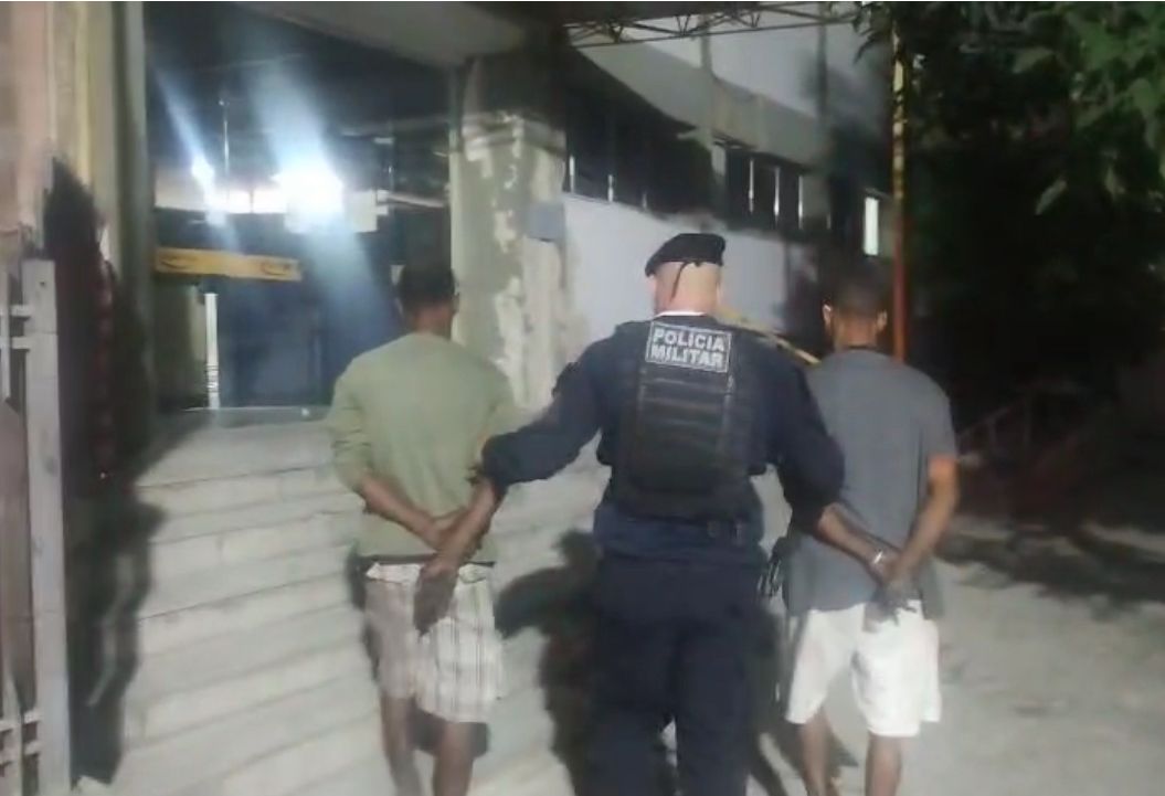 Dupla em situação de rua é presa após furtar esquadrias de alumínio em Santa Rosa, Niterói