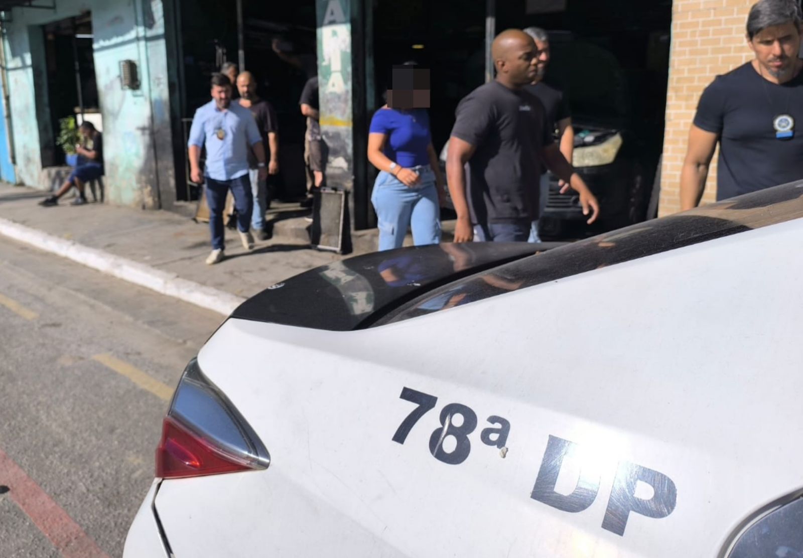 Polícias Civis da 78º DP de Niterói prende mulher que aplicava golpes em idosos com falsas promessas de Vale Gás para fraudar empréstimos do INSS