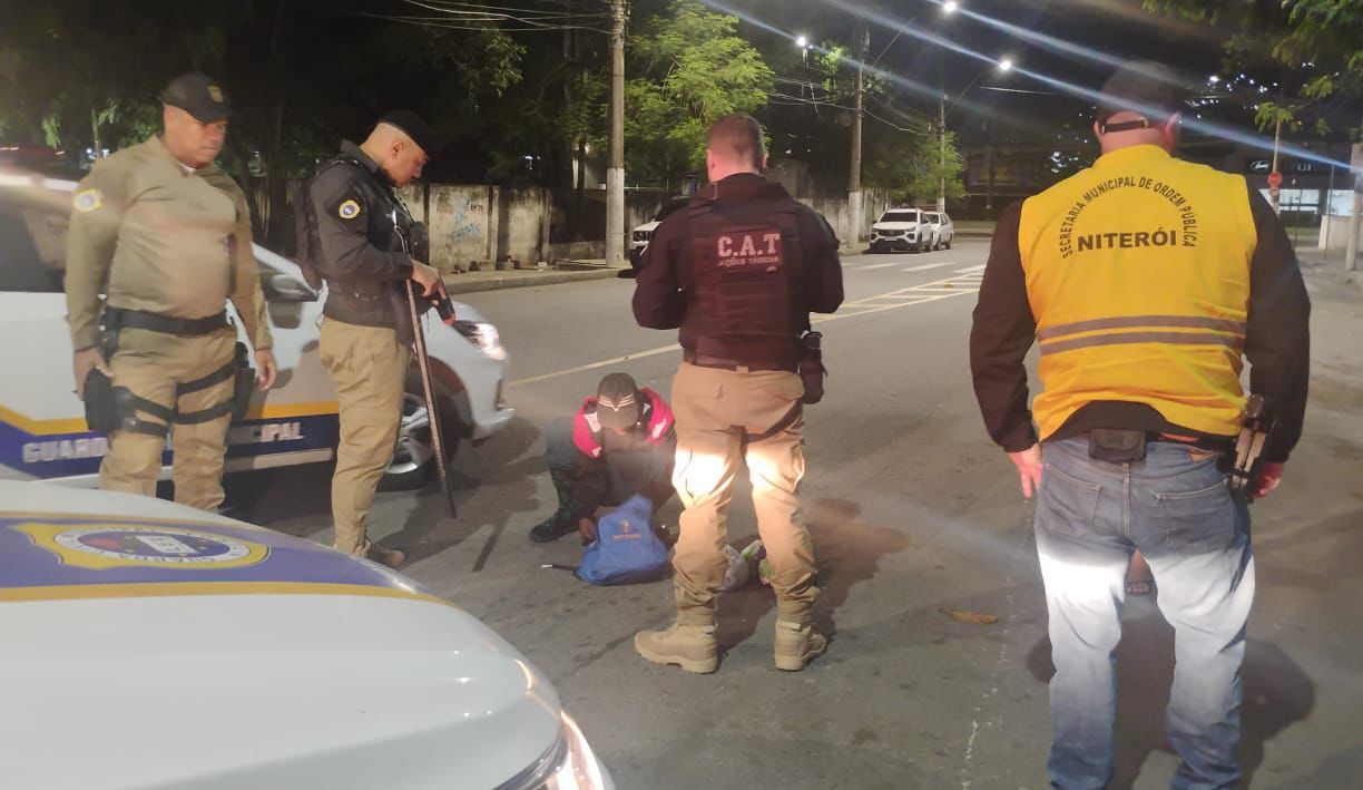 Guarda Municipal de Niterói atua com firmeza em patrulhamento noturno e evita agressão contra agentes da assistência social em Niterói