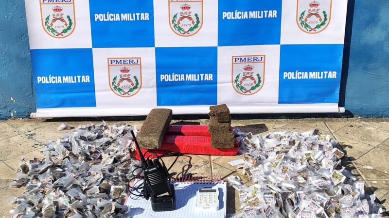 Polícia Militar apreende drogas no Morro do Estado, em Niterói nesta quinta-feira