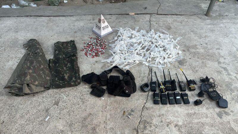 Polícia Militar realiza operação no MCMV de Inoã e apreende drogas, rádios e roupas camufladas