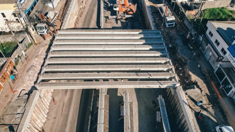 Itaboraí: etapa de içamento de vigas para nova estrutura urbana é finalizada na Avenida 22 de Maio