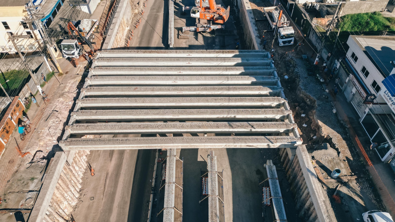 Itaboraí: etapa de içamento de vigas para nova estrutura urbana é finalizada na Avenida 22 de Maio