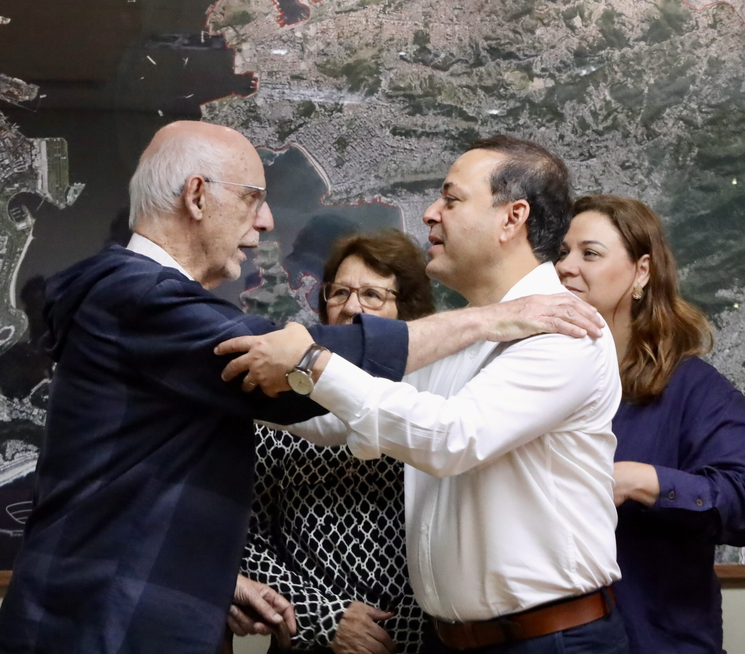 Prefeito Rodrigo Neves recebe Padre Júlio Lancellotti e apresenta programa Recomeço, voltado à população em situação de rua